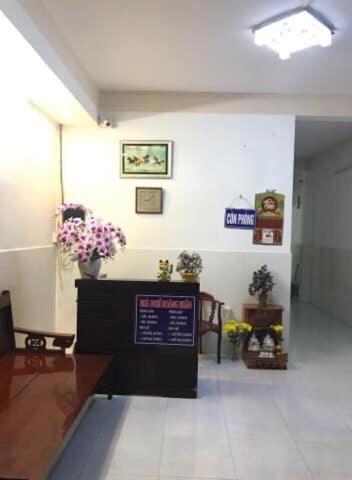 ホテル Nha Nghi Hoang Huan Long Xuyên エクステリア 写真